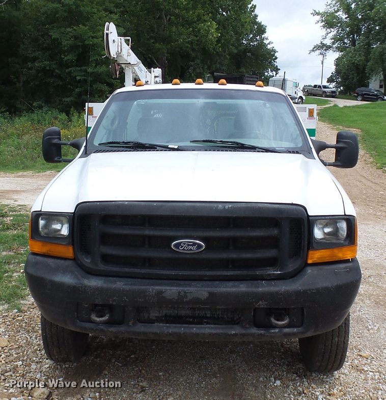 image for item DG2005 2000 Ford F550 Super Duty  utility truck