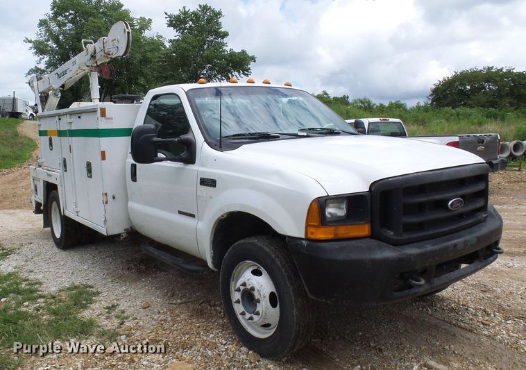 image for item DG2005 2000 Ford F550 Super Duty  utility truck