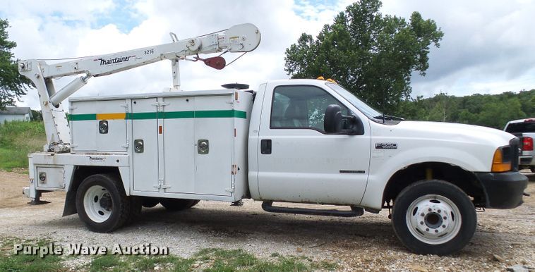 image for item DG2005 2000 Ford F550 Super Duty  utility truck
