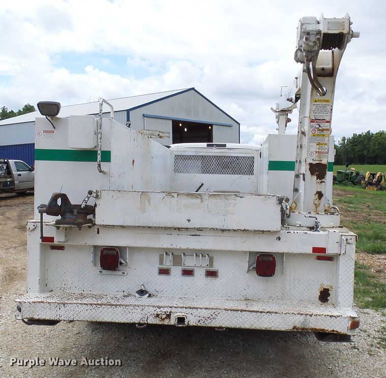 image for item DG2005 2000 Ford F550 Super Duty  utility truck