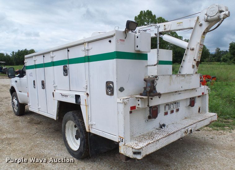 image for item DG2005 2000 Ford F550 Super Duty  utility truck