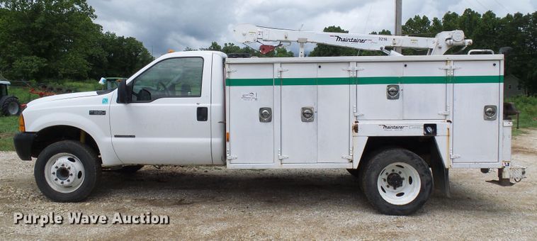 image for item DG2005 2000 Ford F550 Super Duty  utility truck