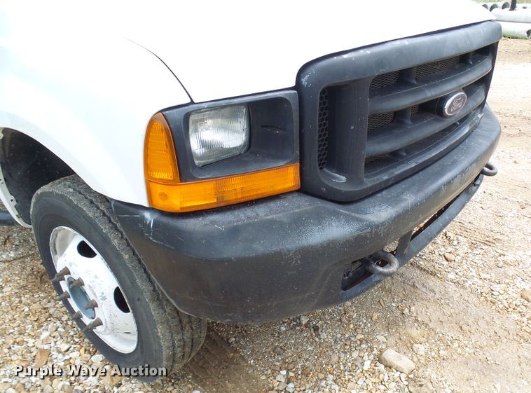 image for item DG2005 2000 Ford F550 Super Duty  utility truck