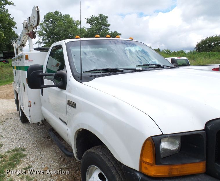 image for item DG2005 2000 Ford F550 Super Duty  utility truck