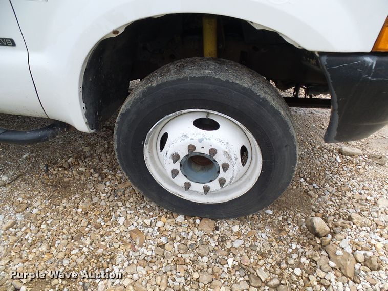 image for item DG2005 2000 Ford F550 Super Duty  utility truck