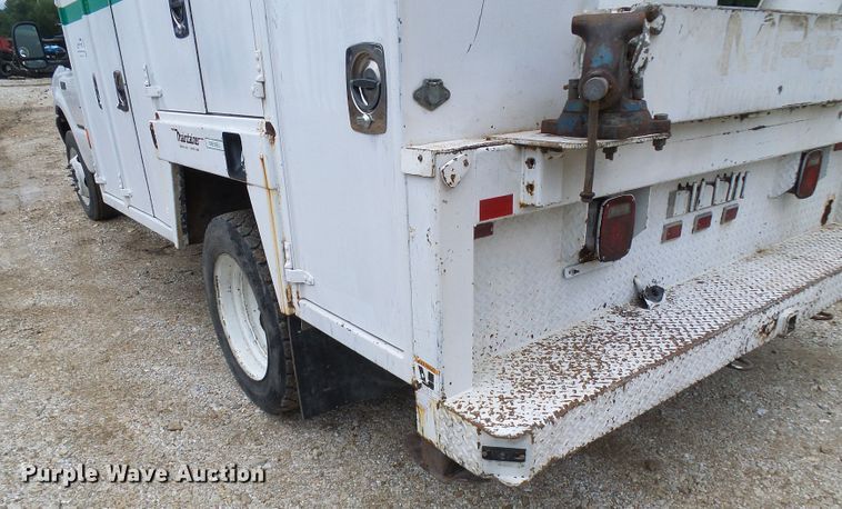 image for item DG2005 2000 Ford F550 Super Duty  utility truck