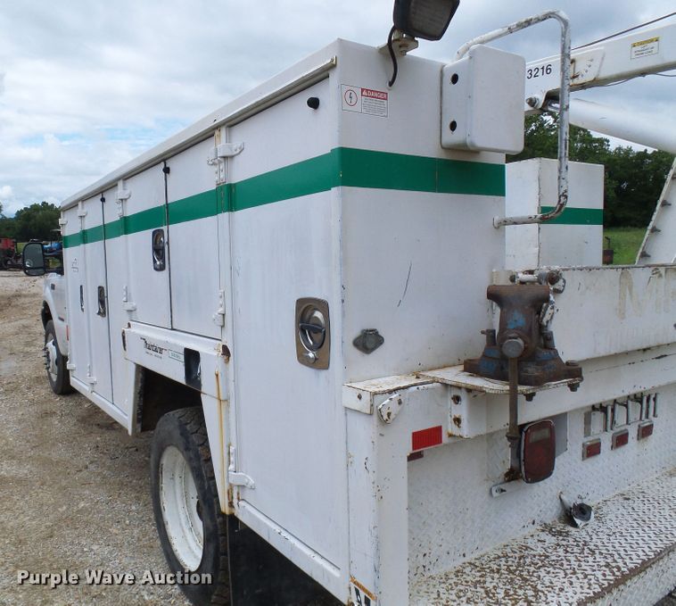 image for item DG2005 2000 Ford F550 Super Duty  utility truck