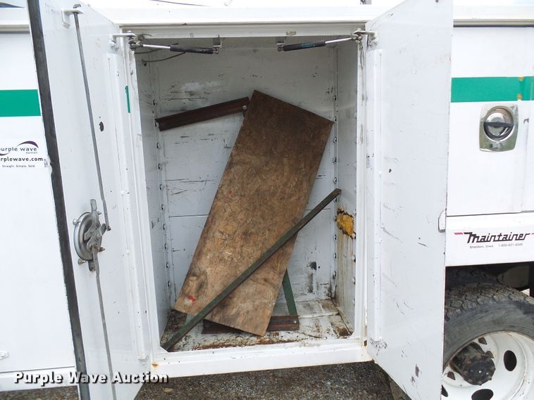 image for item DG2005 2000 Ford F550 Super Duty  utility truck