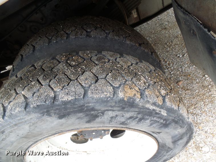 image for item DG2005 2000 Ford F550 Super Duty  utility truck