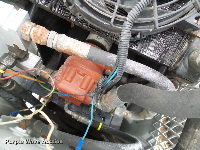 image for item DG2005 2000 Ford F550 Super Duty  utility truck