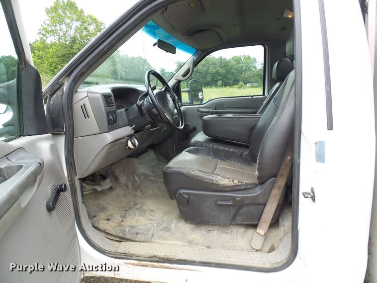 image for item DG2005 2000 Ford F550 Super Duty  utility truck