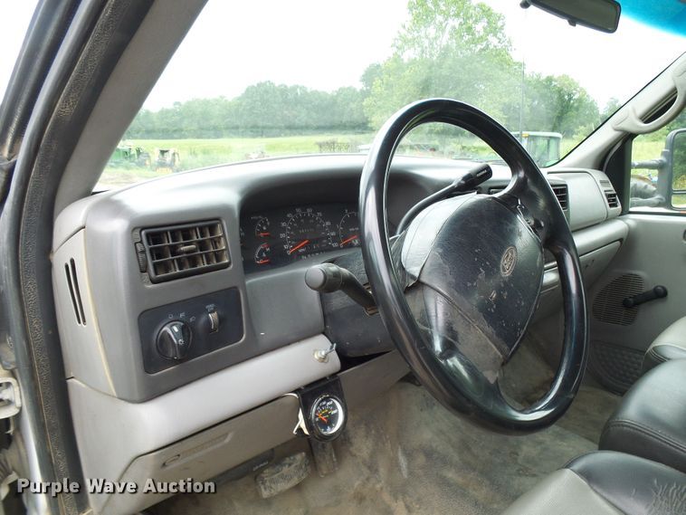 image for item DG2005 2000 Ford F550 Super Duty  utility truck