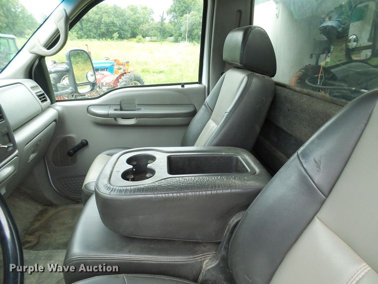 image for item DG2005 2000 Ford F550 Super Duty  utility truck