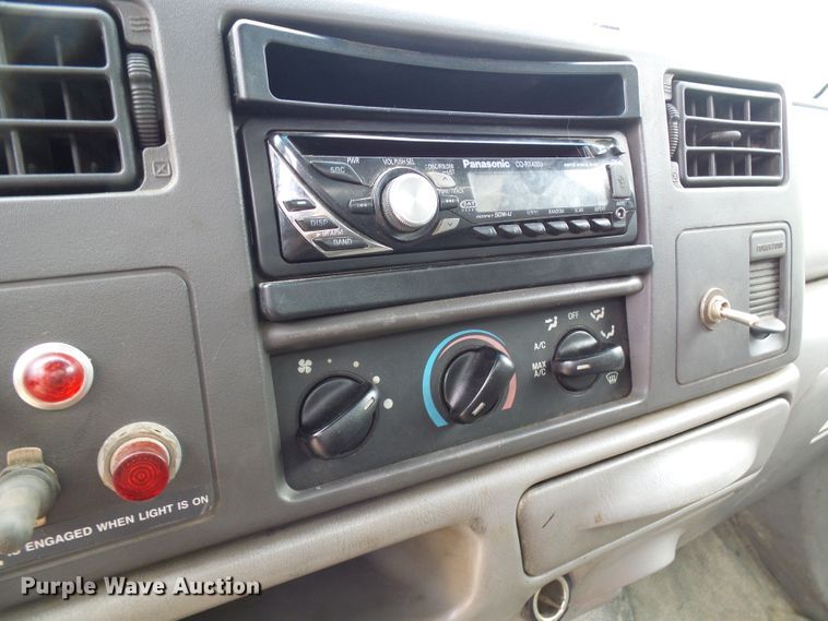 image for item DG2005 2000 Ford F550 Super Duty  utility truck