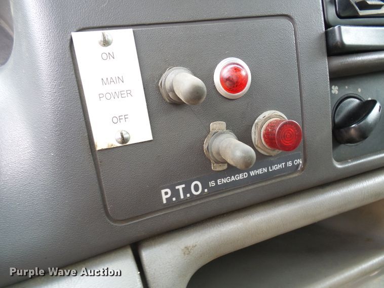 image for item DG2005 2000 Ford F550 Super Duty  utility truck