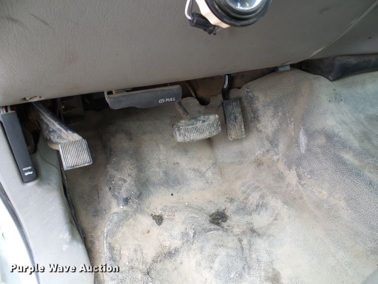 image for item DG2005 2000 Ford F550 Super Duty  utility truck