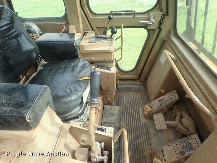 image for item DG2360 1990 Caterpillar 953  track loader