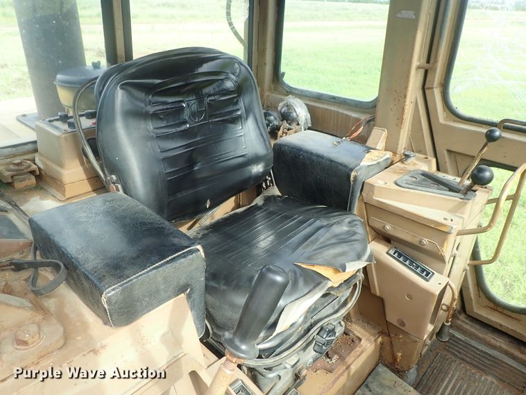 image for item DG2360 1990 Caterpillar 953  track loader