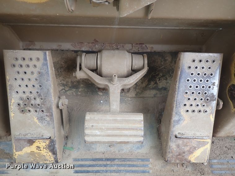 image for item DG2360 1990 Caterpillar 953  track loader