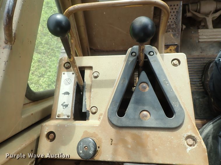 image for item DG2360 1990 Caterpillar 953  track loader