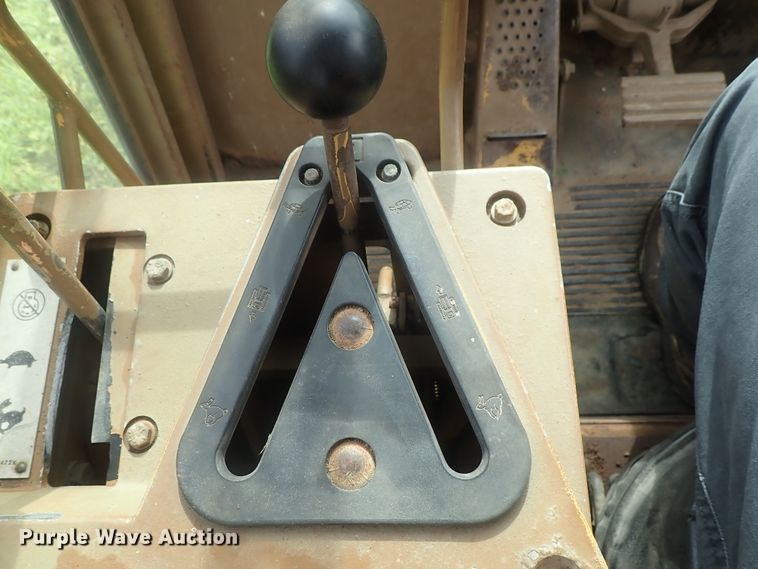 image for item DG2360 1990 Caterpillar 953  track loader