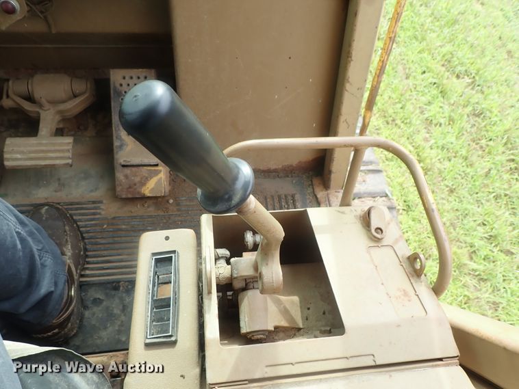 image for item DG2360 1990 Caterpillar 953  track loader