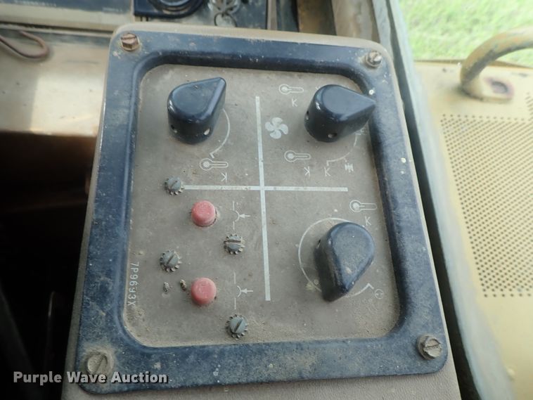 image for item DG2360 1990 Caterpillar 953  track loader