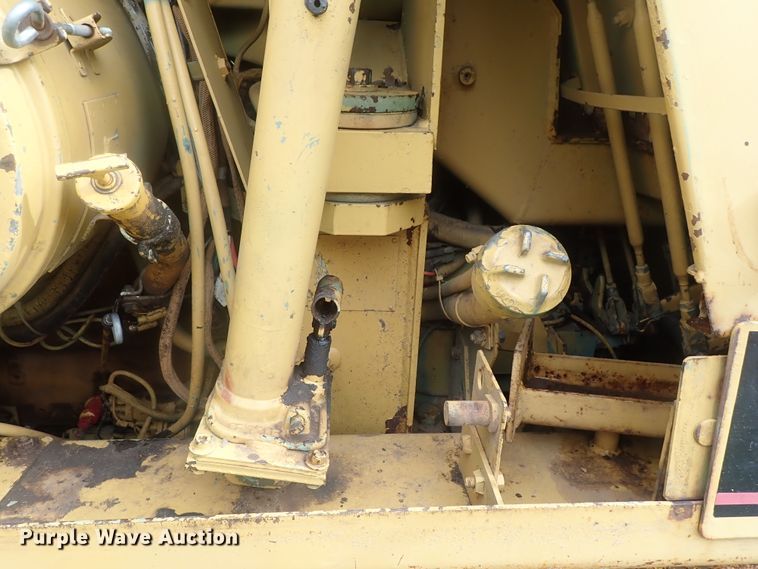 image for item DG2360 1990 Caterpillar 953  track loader