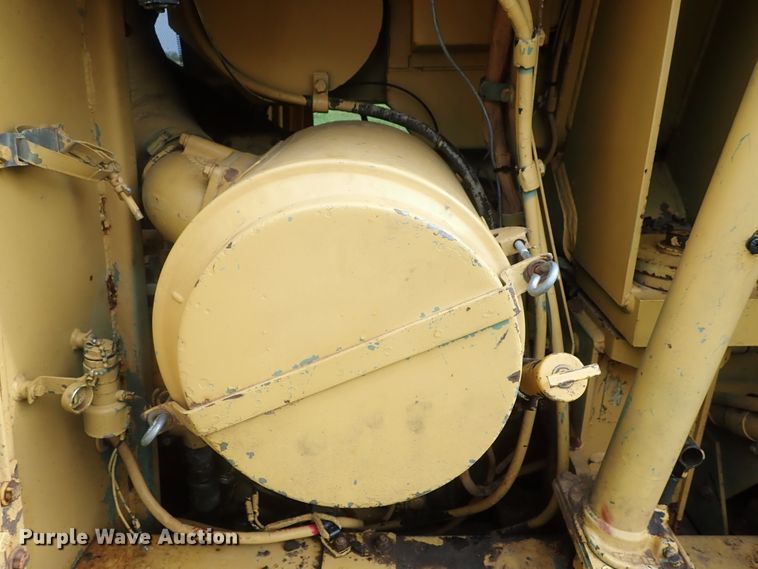 image for item DG2360 1990 Caterpillar 953  track loader