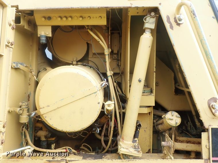 image for item DG2360 1990 Caterpillar 953  track loader