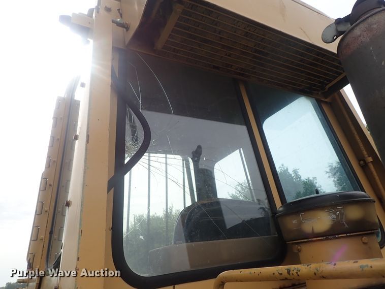 image for item DG2360 1990 Caterpillar 953  track loader