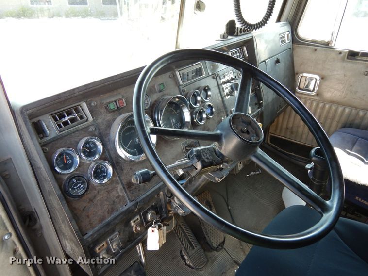 image for item DG2658 1988 Kenworth T800  dump truck