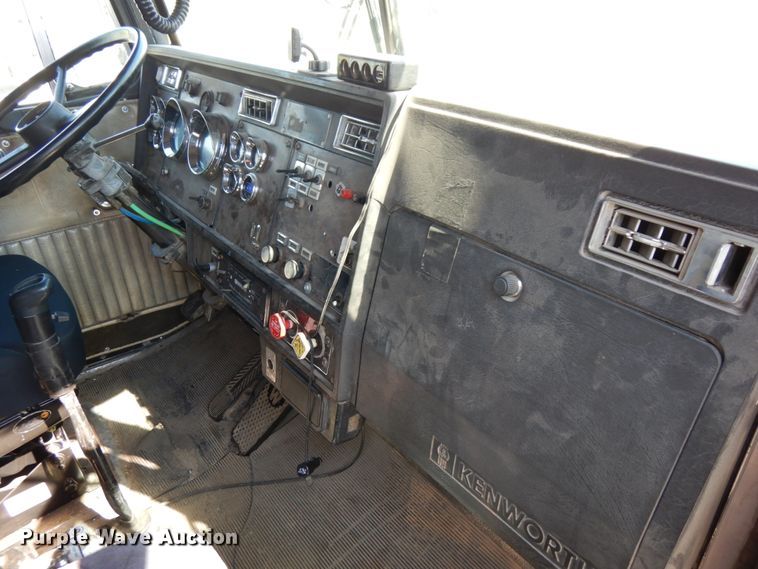 image for item DG2658 1988 Kenworth T800  dump truck