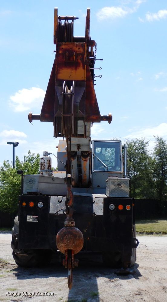 image for item DG2661 Drott 2500  crane