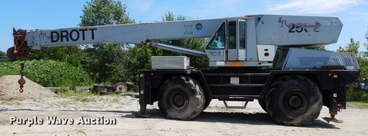 image for item DG2661 Drott 2500  crane