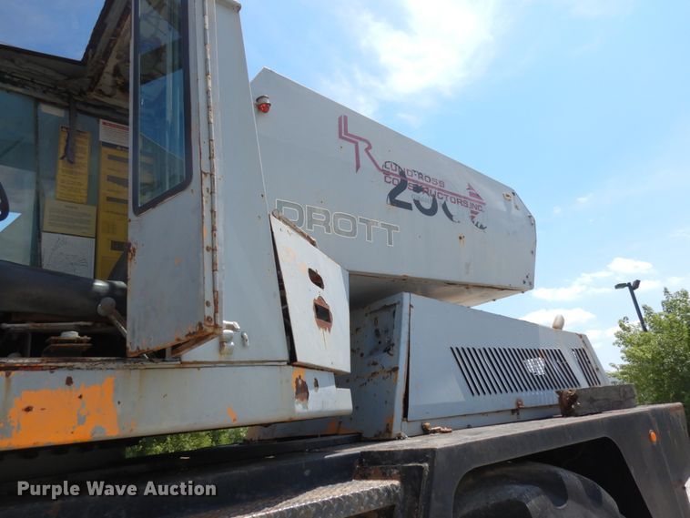 image for item DG2661 Drott 2500  crane
