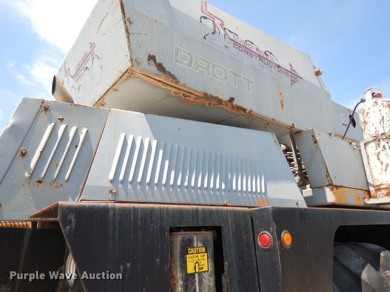 image for item DG2661 Drott 2500  crane
