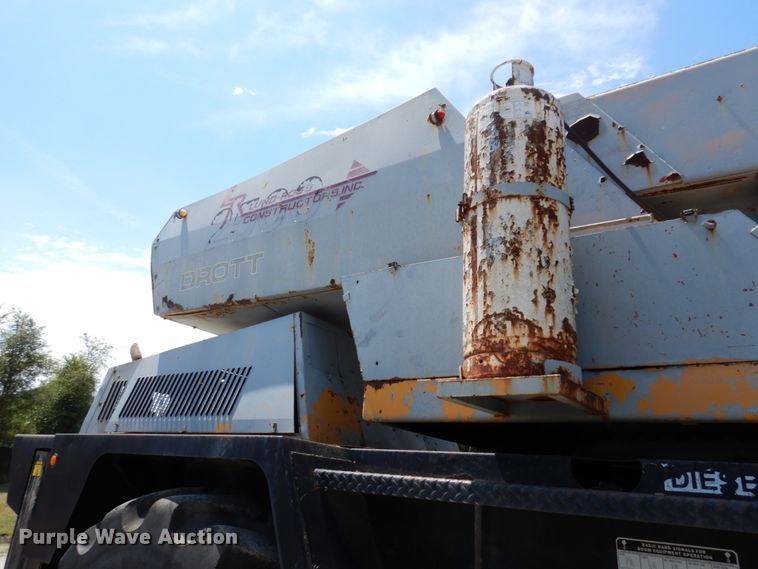 image for item DG2661 Drott 2500  crane