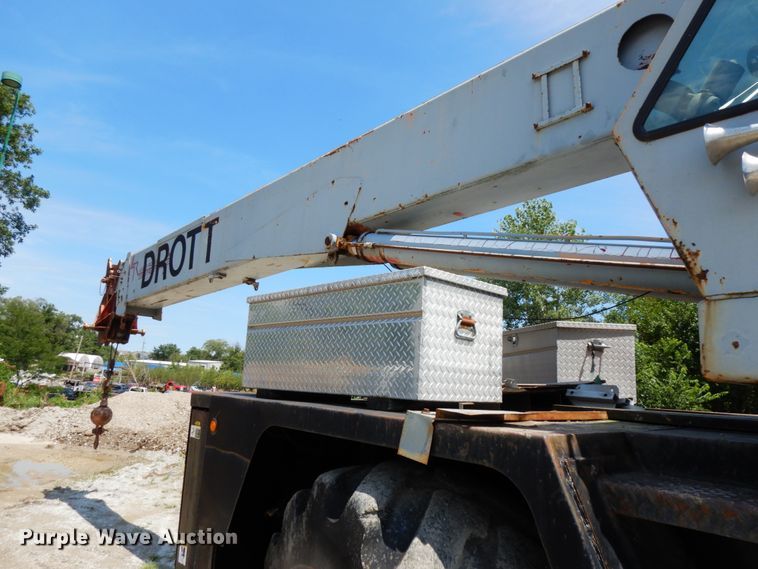 image for item DG2661 Drott 2500  crane