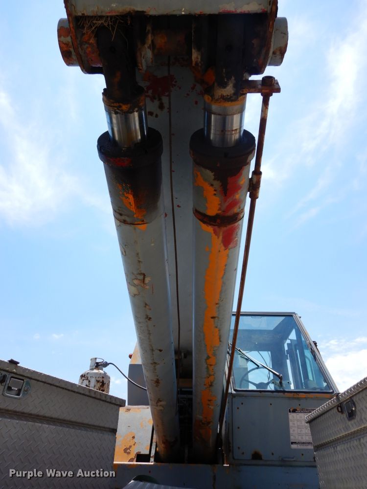 image for item DG2661 Drott 2500  crane