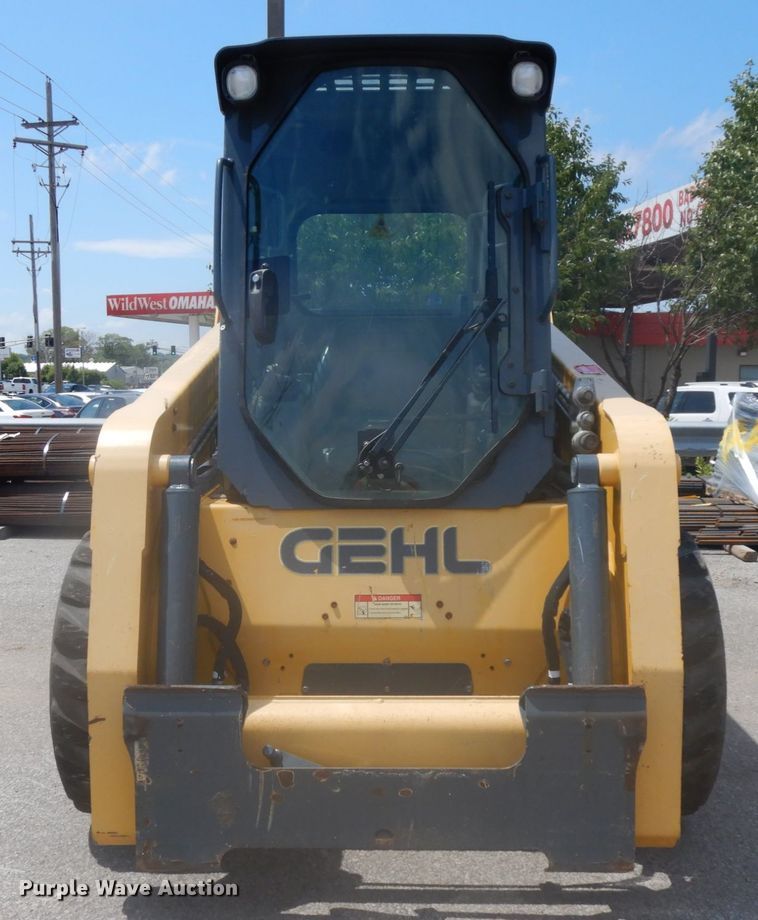 image for item DG2663 2014 Gehl R220  skid steer loader