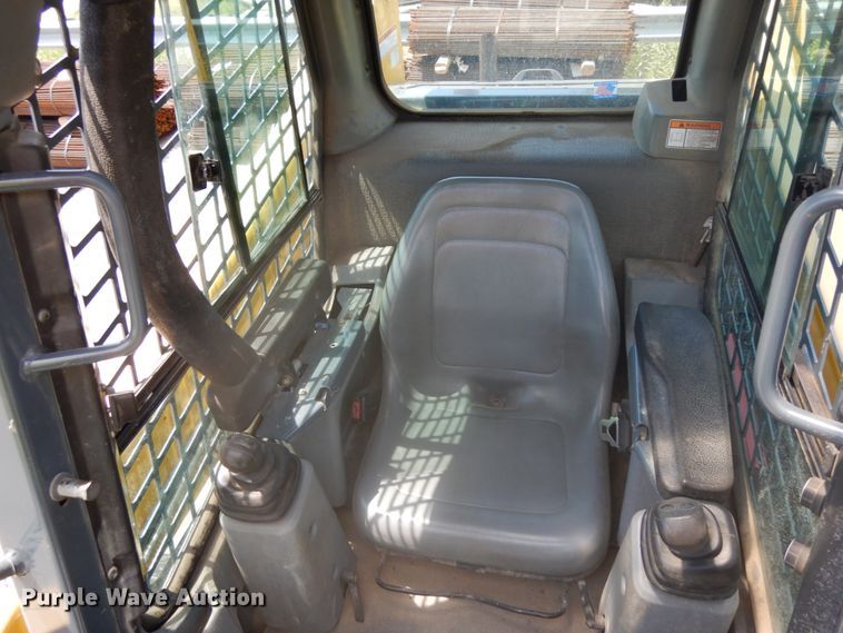 image for item DG2663 2014 Gehl R220  skid steer loader