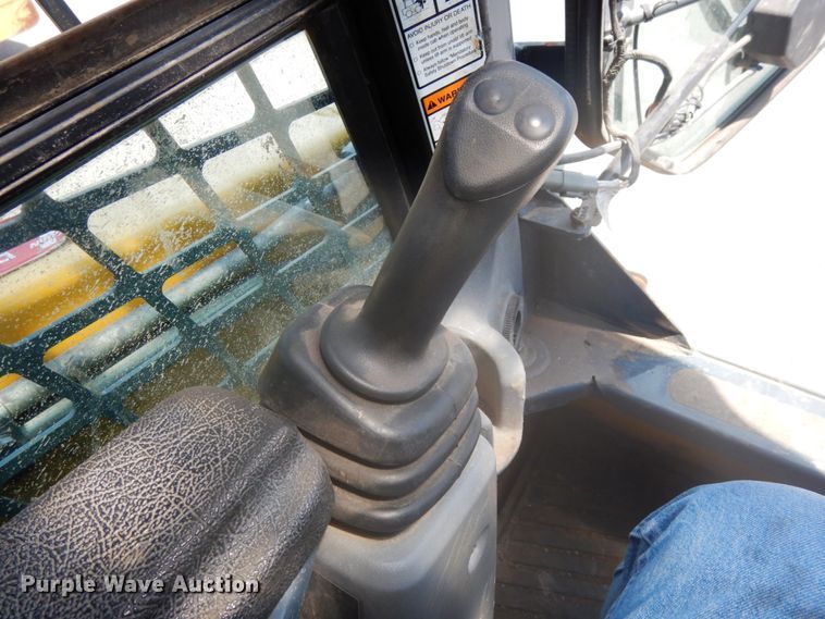 image for item DG2663 2014 Gehl R220  skid steer loader