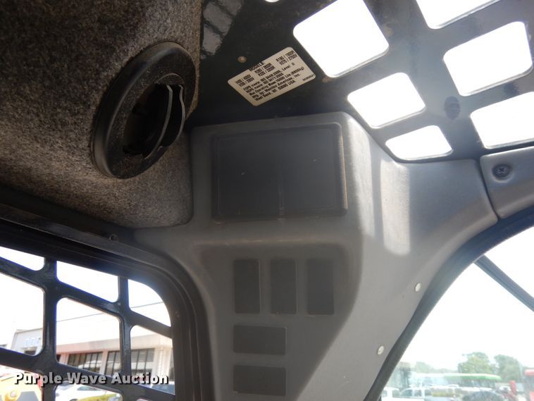 image for item DG2663 2014 Gehl R220  skid steer loader