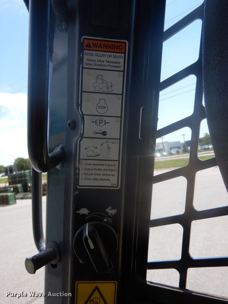 image for item DG2663 2014 Gehl R220  skid steer loader