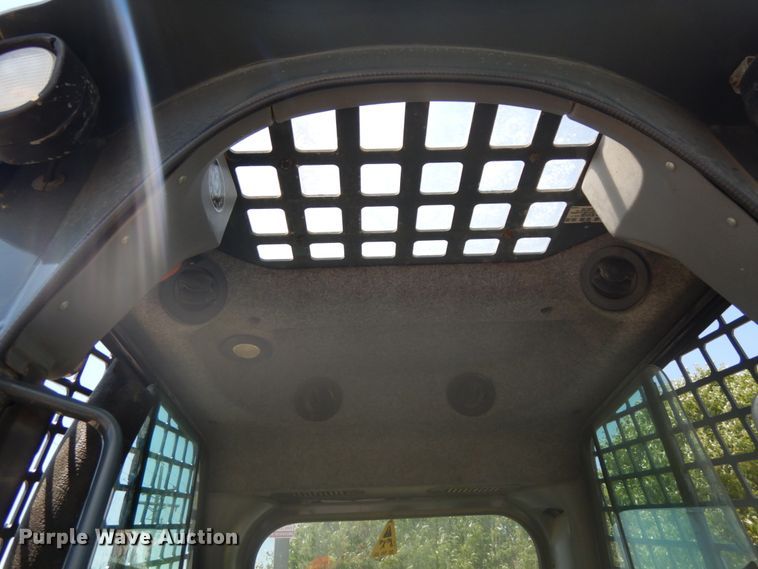 image for item DG2663 2014 Gehl R220  skid steer loader