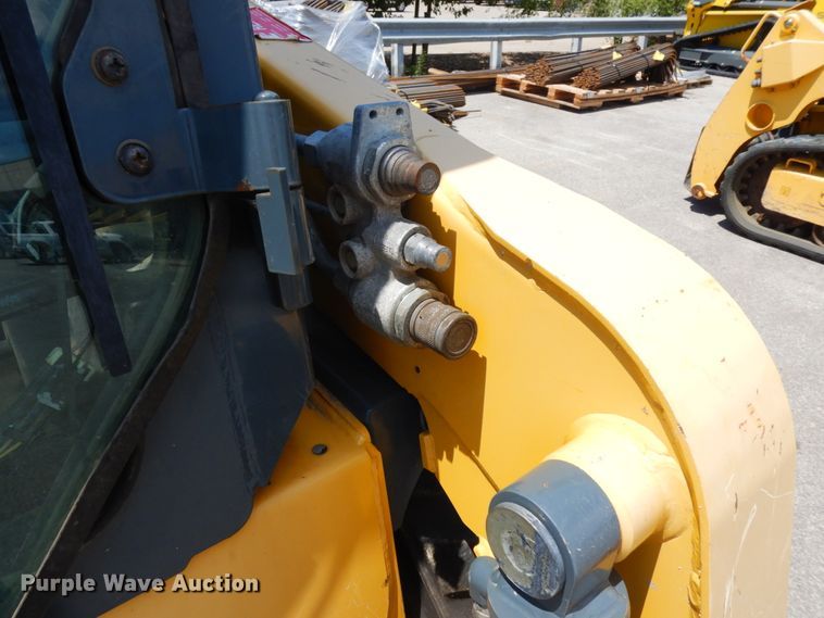 image for item DG2663 2014 Gehl R220  skid steer loader