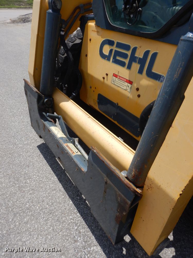 image for item DG2663 2014 Gehl R220  skid steer loader