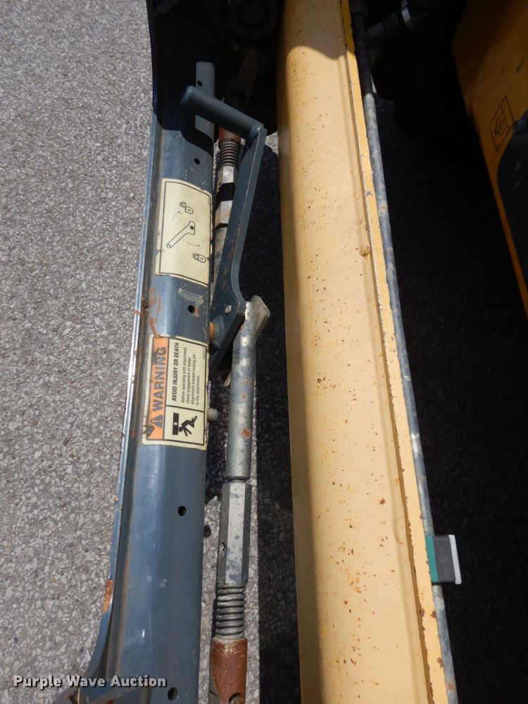 image for item DG2663 2014 Gehl R220  skid steer loader