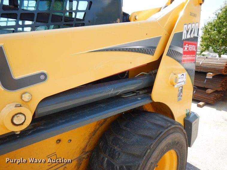 image for item DG2663 2014 Gehl R220  skid steer loader
